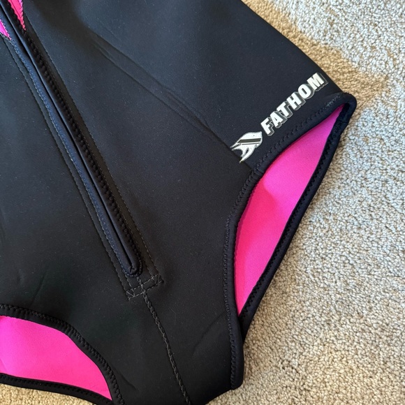 Fathom - Women’s (L) Pink & Black Zip Wetsuit - Picture 4 of 4